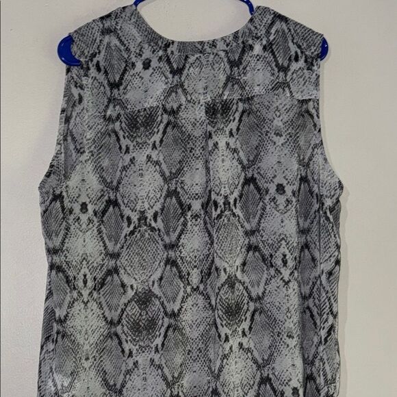 Apt. 9 Gray and Black Sleeveless Blouse - Picture 11 of 11